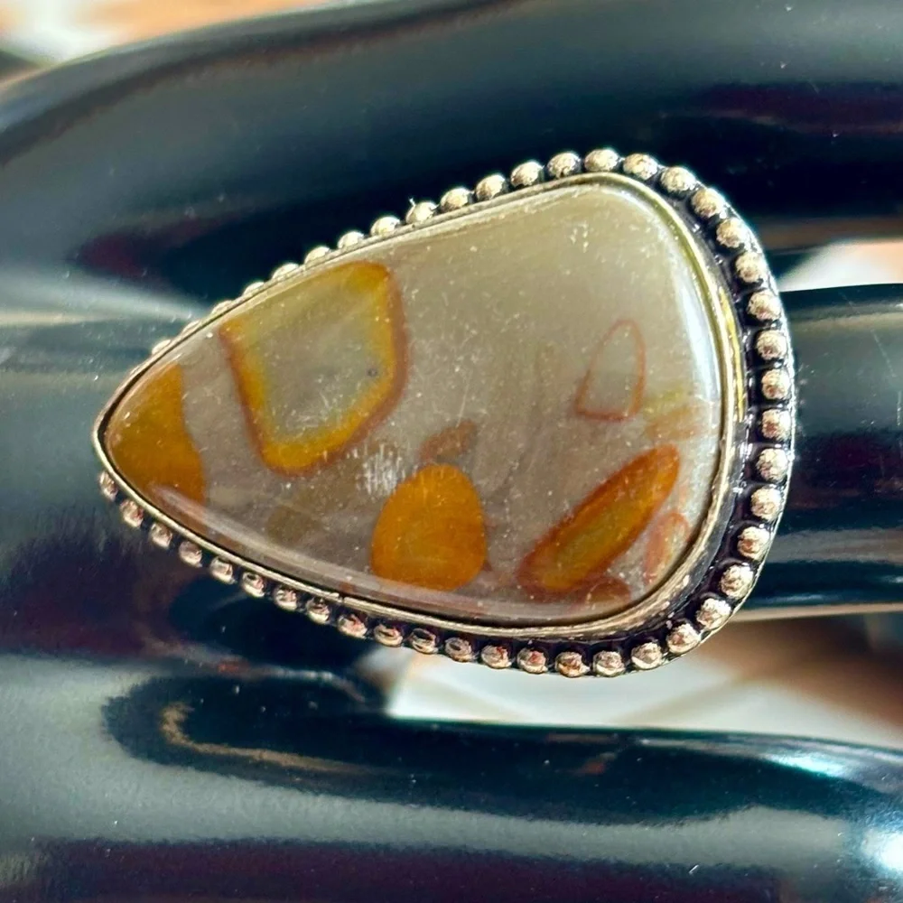 Elegant Silver and Jasper Teardrop vintage Ring with Beaded Border